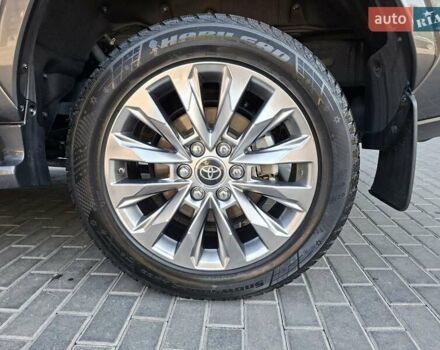 Серый Тойота Ленд Крузер, объемом двигателя 3.35 л и пробегом 34 тыс. км за 81900 $, фото 21 на Automoto.ua