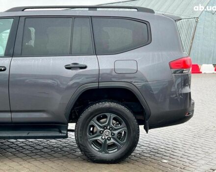 Серый Тойота Ленд Крузер, объемом двигателя 3.3 л и пробегом 61 тыс. км за 80940 $, фото 4 на Automoto.ua