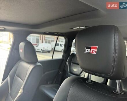 Серый Тойота Ленд Крузер, объемом двигателя 3.3 л и пробегом 61 тыс. км за 81753 $, фото 6 на Automoto.ua