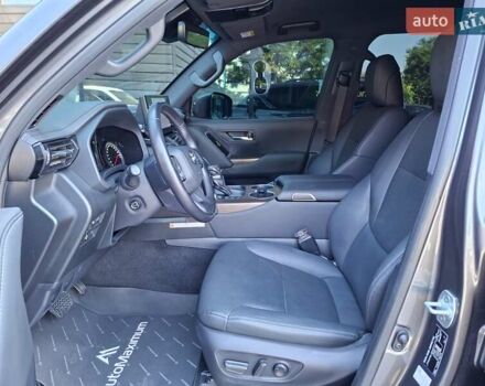 Серый Тойота Ленд Крузер, объемом двигателя 3.35 л и пробегом 34 тыс. км за 81900 $, фото 9 на Automoto.ua