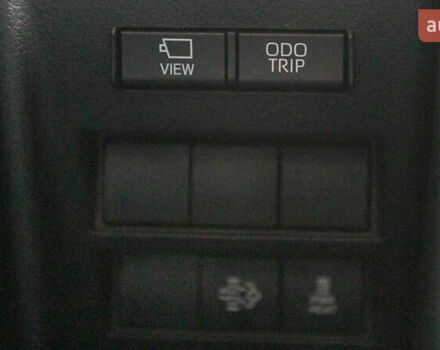 Серый Тойота Ленд Крузер, объемом двигателя 3.3 л и пробегом 68 тыс. км за 78871 $, фото 30 на Automoto.ua