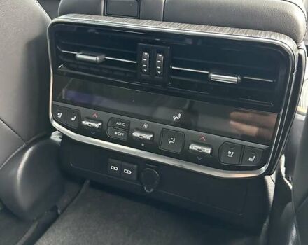 Серый Тойота Ленд Крузер, объемом двигателя 3.35 л и пробегом 28 тыс. км за 83999 $, фото 29 на Automoto.ua