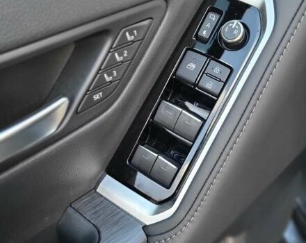 Серый Тойота Ленд Крузер, объемом двигателя 3.3 л и пробегом 31 тыс. км за 84500 $, фото 18 на Automoto.ua