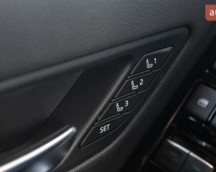 Серый Тойота Ленд Крузер, объемом двигателя 3.3 л и пробегом 68 тыс. км за 78871 $, фото 25 на Automoto.ua