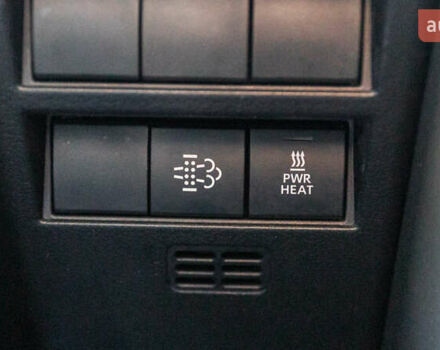 Серый Тойота Ленд Крузер, объемом двигателя 3.3 л и пробегом 68 тыс. км за 78871 $, фото 31 на Automoto.ua