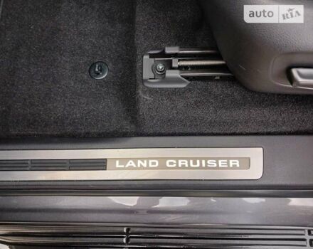 Серый Тойота Ленд Крузер, объемом двигателя 3.35 л и пробегом 4 тыс. км за 79000 $, фото 50 на Automoto.ua