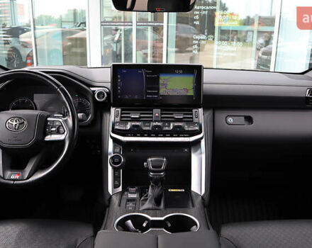 Серый Тойота Ленд Крузер, объемом двигателя 3.35 л и пробегом 177 тыс. км за 74600 $, фото 7 на Automoto.ua