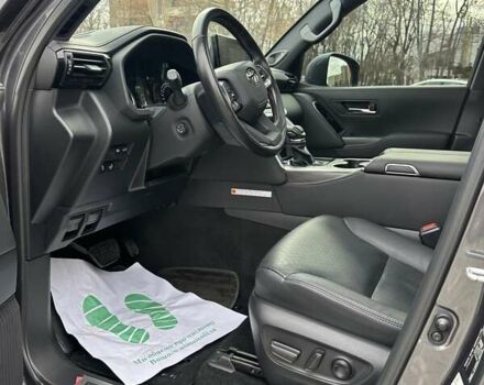 Серый Тойота Ленд Крузер, объемом двигателя 3.35 л и пробегом 28 тыс. км за 83999 $, фото 19 на Automoto.ua