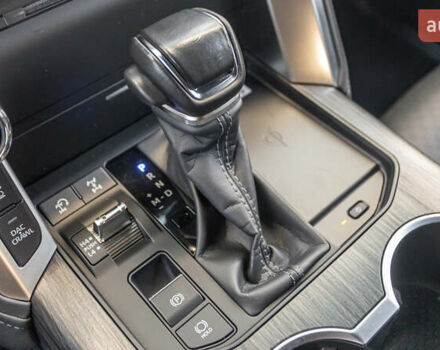 Серый Тойота Ленд Крузер, объемом двигателя 3.3 л и пробегом 68 тыс. км за 78871 $, фото 32 на Automoto.ua