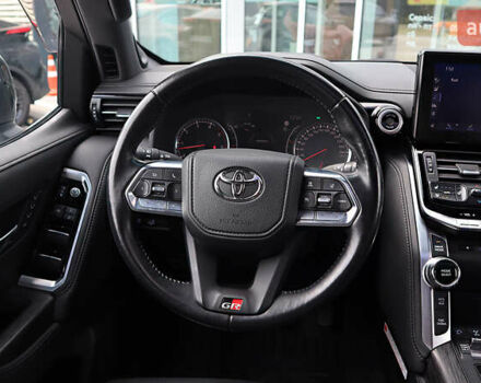 Серый Тойота Ленд Крузер, объемом двигателя 3.35 л и пробегом 177 тыс. км за 74600 $, фото 8 на Automoto.ua