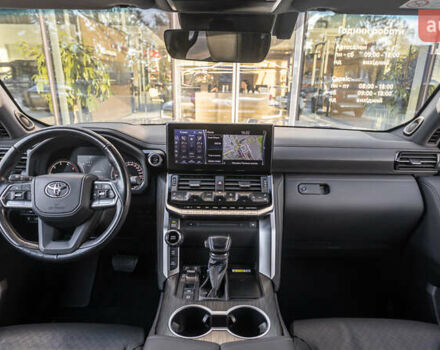 Серый Тойота Ленд Крузер, объемом двигателя 3.3 л и пробегом 68 тыс. км за 78871 $, фото 7 на Automoto.ua