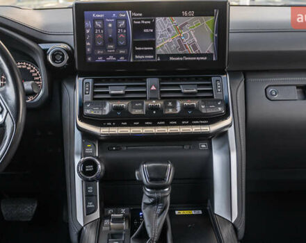 Серый Тойота Ленд Крузер, объемом двигателя 3.3 л и пробегом 68 тыс. км за 78871 $, фото 15 на Automoto.ua