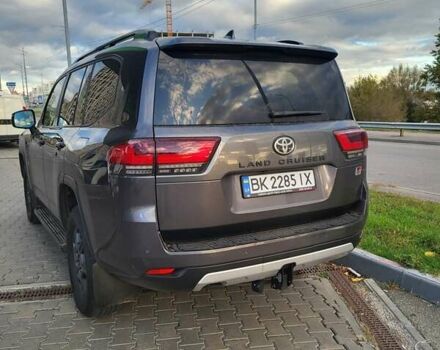 Серый Тойота Ленд Крузер, объемом двигателя 3.3 л и пробегом 31 тыс. км за 84500 $, фото 2 на Automoto.ua