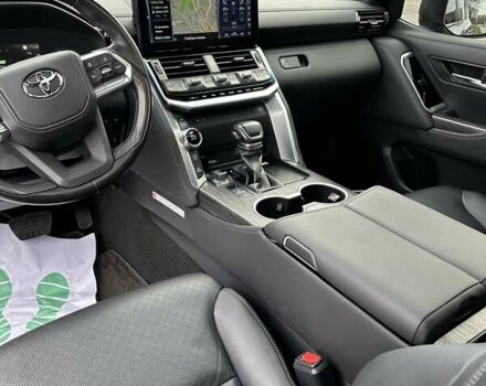 Серый Тойота Ленд Крузер, объемом двигателя 3.35 л и пробегом 28 тыс. км за 83999 $, фото 22 на Automoto.ua