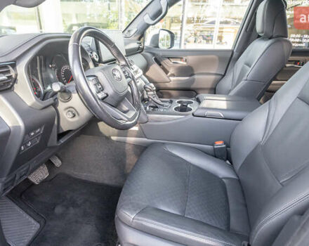 Серый Тойота Ленд Крузер, объемом двигателя 3.3 л и пробегом 68 тыс. км за 78871 $, фото 14 на Automoto.ua