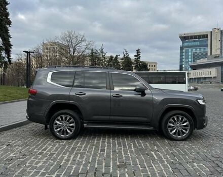 Серый Тойота Ленд Крузер, объемом двигателя 3.35 л и пробегом 28 тыс. км за 83999 $, фото 8 на Automoto.ua