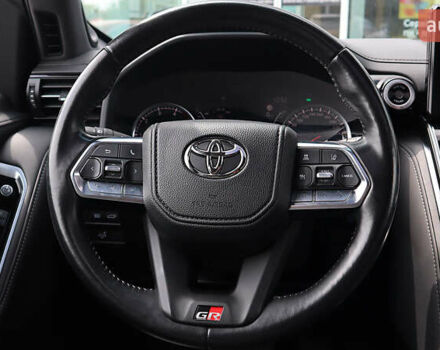 Серый Тойота Ленд Крузер, объемом двигателя 3.35 л и пробегом 177 тыс. км за 74600 $, фото 12 на Automoto.ua