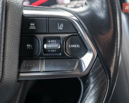 Серый Тойота Ленд Крузер, объемом двигателя 3.3 л и пробегом 68 тыс. км за 78871 $, фото 28 на Automoto.ua