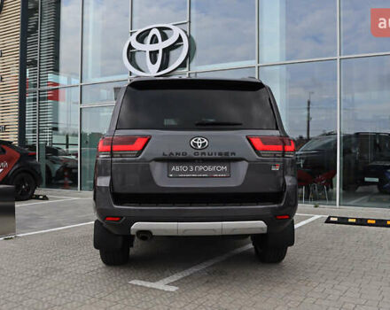 Серый Тойота Ленд Крузер, объемом двигателя 3.35 л и пробегом 177 тыс. км за 74600 $, фото 3 на Automoto.ua