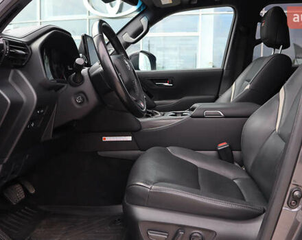 Серый Тойота Ленд Крузер, объемом двигателя 3.35 л и пробегом 177 тыс. км за 74600 $, фото 11 на Automoto.ua