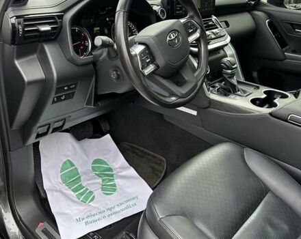 Серый Тойота Ленд Крузер, объемом двигателя 3.35 л и пробегом 28 тыс. км за 83999 $, фото 21 на Automoto.ua