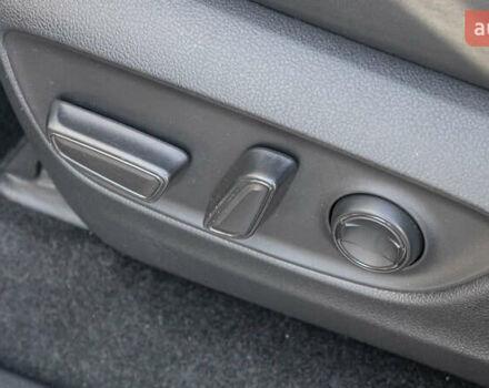 Серый Тойота Ленд Крузер, объемом двигателя 3.3 л и пробегом 68 тыс. км за 78871 $, фото 23 на Automoto.ua