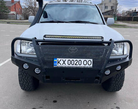 Сірий Тойота Ленд Крузер, об'ємом двигуна 4.2 л та пробігом 331 тис. км за 15000 $, фото 1 на Automoto.ua