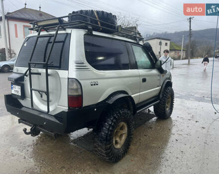 Серый Тойота Ленд Крузер, объемом двигателя 3 л и пробегом 300 тыс. км за 15000 $, фото 1 на Automoto.ua