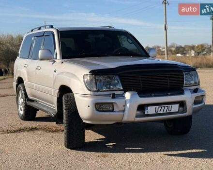 Серый Тойота Ленд Крузер, объемом двигателя 4.66 л и пробегом 342 тыс. км за 15500 $, фото 1 на Automoto.ua