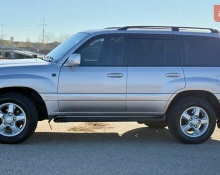 Серый Тойота Ленд Крузер, объемом двигателя 4.7 л и пробегом 342 тыс. км за 14000 $, фото 1 на Automoto.ua