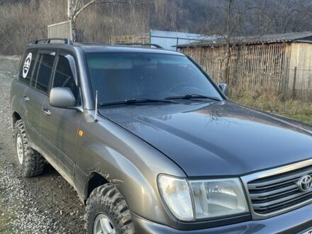 Серый Тойота Ленд Крузер, объемом двигателя 4.7 л и пробегом 770 тыс. км за 16500 $, фото 1 на Automoto.ua