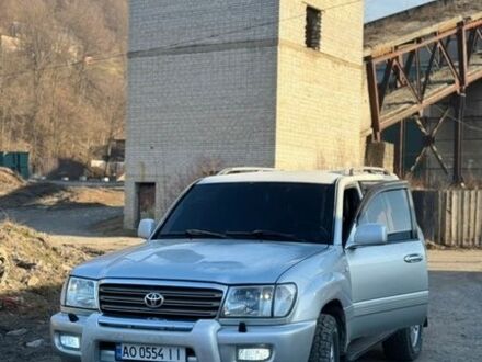 Серый Тойота Ленд Крузер, объемом двигателя 4.66 л и пробегом 408 тыс. км за 13500 $, фото 1 на Automoto.ua