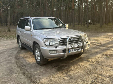 Серый Тойота Ленд Крузер, объемом двигателя 4.66 л и пробегом 280 тыс. км за 15500 $, фото 1 на Automoto.ua