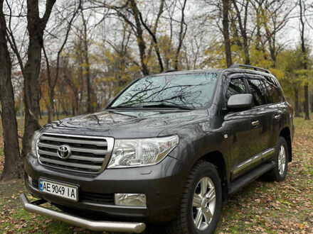 Серый Тойота Ленд Крузер, объемом двигателя 4.7 л и пробегом 352 тыс. км за 21600 $, фото 1 на Automoto.ua