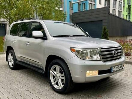 Серый Тойота Ленд Крузер, объемом двигателя 5.66 л и пробегом 275 тыс. км за 16999 $, фото 1 на Automoto.ua