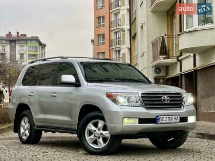 Серый Тойота Ленд Крузер, объемом двигателя 5.7 л и пробегом 220 тыс. км за 26500 $, фото 1 на Automoto.ua