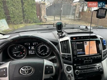 Серый Тойота Ленд Крузер, объемом двигателя 4.46 л и пробегом 290 тыс. км за 43000 $, фото 1 на Automoto.ua