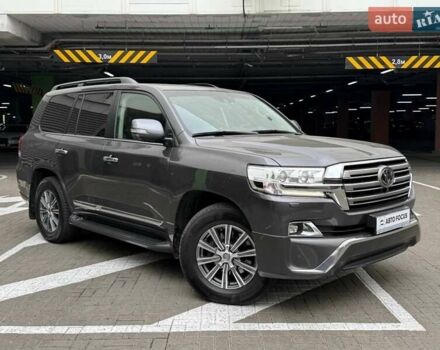 Серый Тойота Ленд Крузер, объемом двигателя 4.46 л и пробегом 144 тыс. км за 51990 $, фото 1 на Automoto.ua