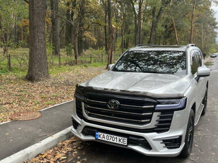 Серый Тойота Ленд Крузер, объемом двигателя 3.35 л и пробегом 67 тыс. км за 77000 $, фото 1 на Automoto.ua