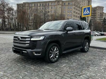 Серый Тойота Ленд Крузер, объемом двигателя 3.35 л и пробегом 28 тыс. км за 83999 $, фото 1 на Automoto.ua