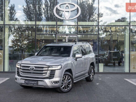 Серый Тойота Ленд Крузер, объемом двигателя 3.3 л и пробегом 68 тыс. км за 78871 $, фото 1 на Automoto.ua