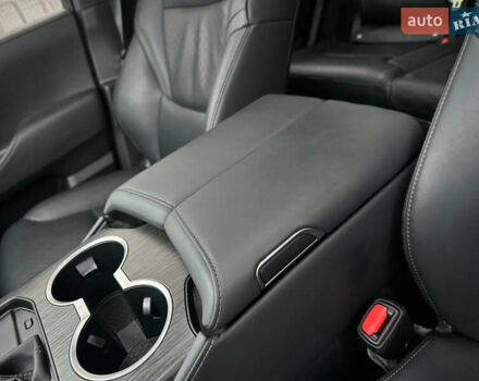 Синій Тойота Ленд Крузер, об'ємом двигуна 3.35 л та пробігом 55 тис. км за 73800 $, фото 34 на Automoto.ua