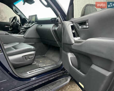 Синій Тойота Ленд Крузер, об'ємом двигуна 3.35 л та пробігом 55 тис. км за 73800 $, фото 47 на Automoto.ua