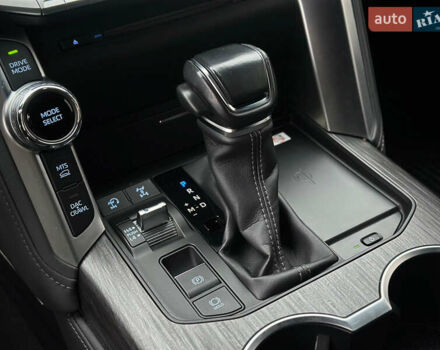 Синій Тойота Ленд Крузер, об'ємом двигуна 3.35 л та пробігом 55 тис. км за 73800 $, фото 66 на Automoto.ua