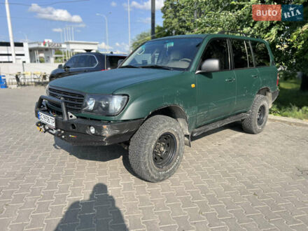 Тойота Ленд Крузер 2002 в Львове на Automoto.ua Зеленый Тойота Ленд Крузер, объемом двигателя 4.7 л и пробегом 267 тыс. км за 22700 $, фото 1 на Automoto.ua