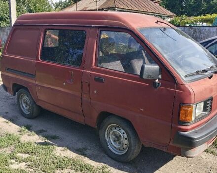 Красный Тойота Лит Айс, объемом двигателя 1.5 л и пробегом 370 тыс. км за 1150 $, фото 2 на Automoto.ua