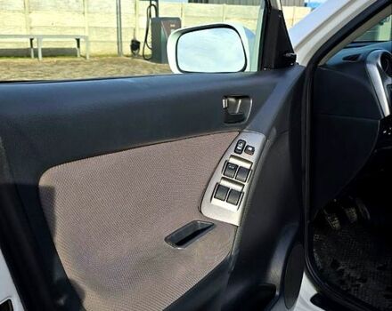 Білий Тойота Matrix, об'ємом двигуна 1.8 л та пробігом 260 тис. км за 55000 $, фото 9 на Automoto.ua