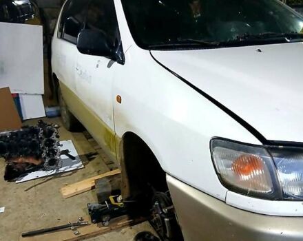 Белый Тойота Пикник, объемом двигателя 2.2 л и пробегом 600 тыс. км за 1800 $, фото 4 на Automoto.ua