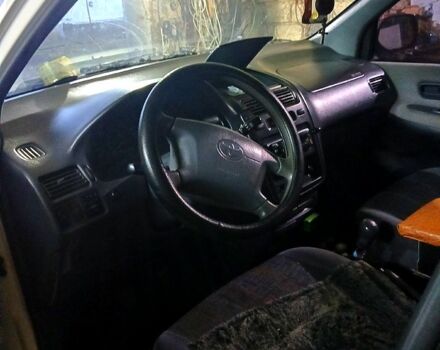 Белый Тойота Пикник, объемом двигателя 2.2 л и пробегом 600 тыс. км за 1800 $, фото 2 на Automoto.ua