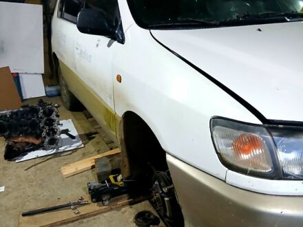 Білий Тойота Пікнік, об'ємом двигуна 2.2 л та пробігом 600 тис. км за 1800 $, фото 1 на Automoto.ua